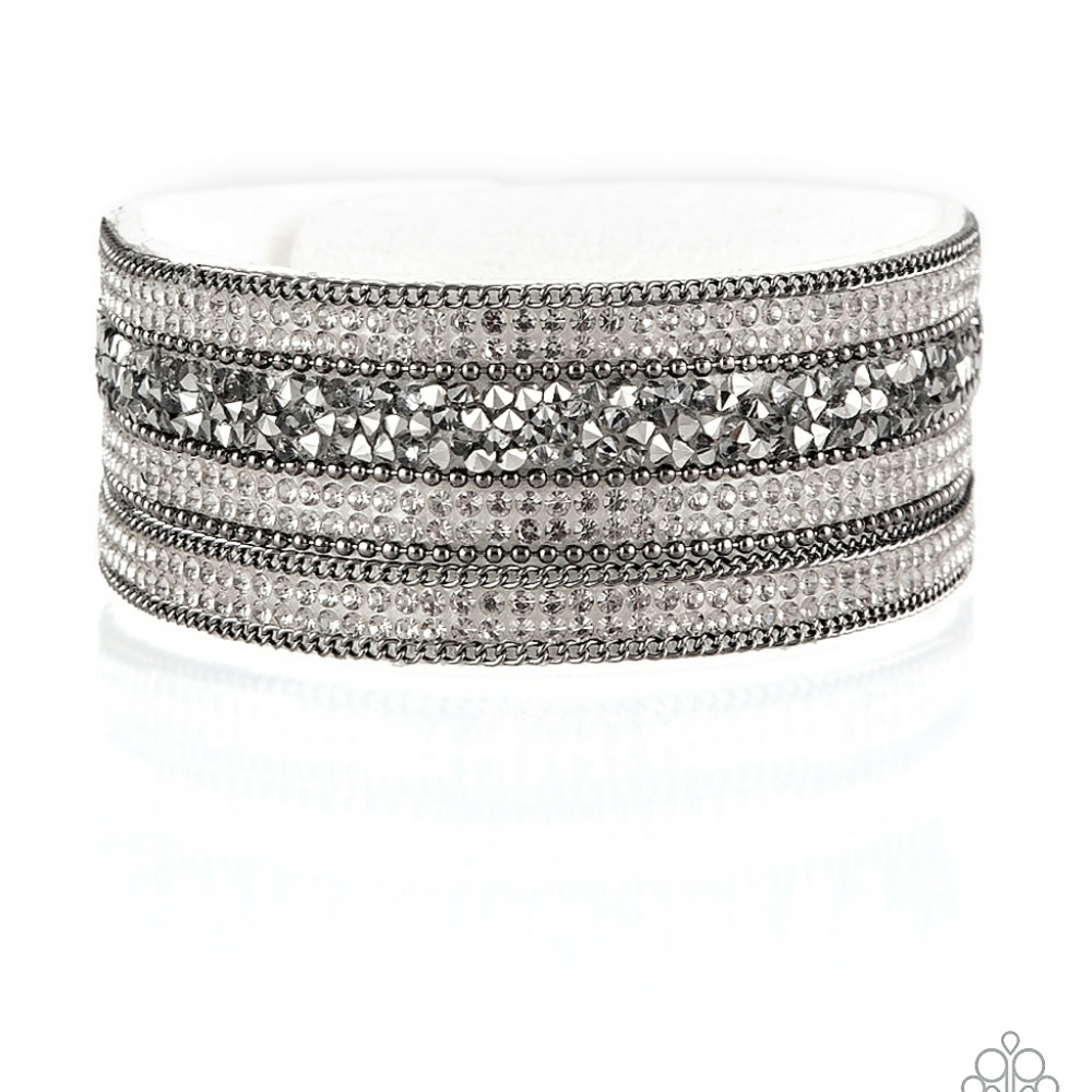 Glam White Wrap Bracelet 🤍